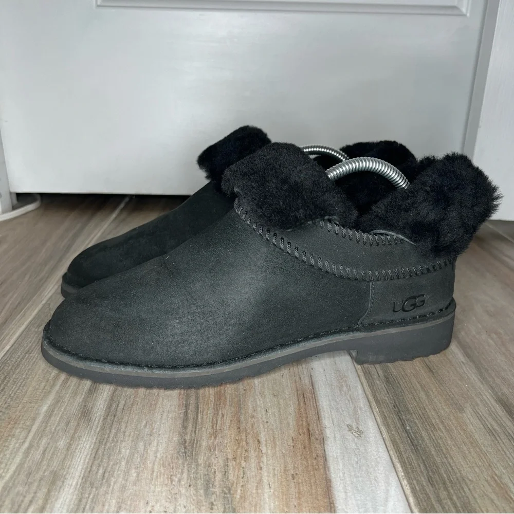 UGG McKay Women's Boots 10 Black Suede Sheepskin Pull-on Ankle Booties 1012358